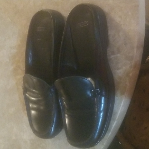 Coach - Picture 2 of 5